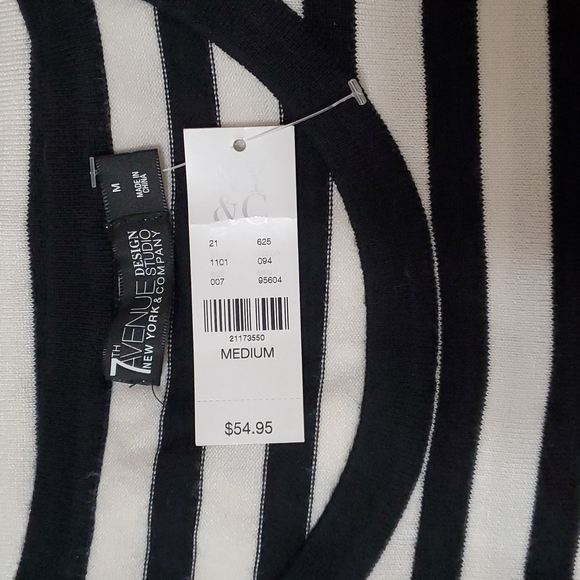 NEW YORK &COMPANY long sleeve sweater blouse - Picture 6 of 9